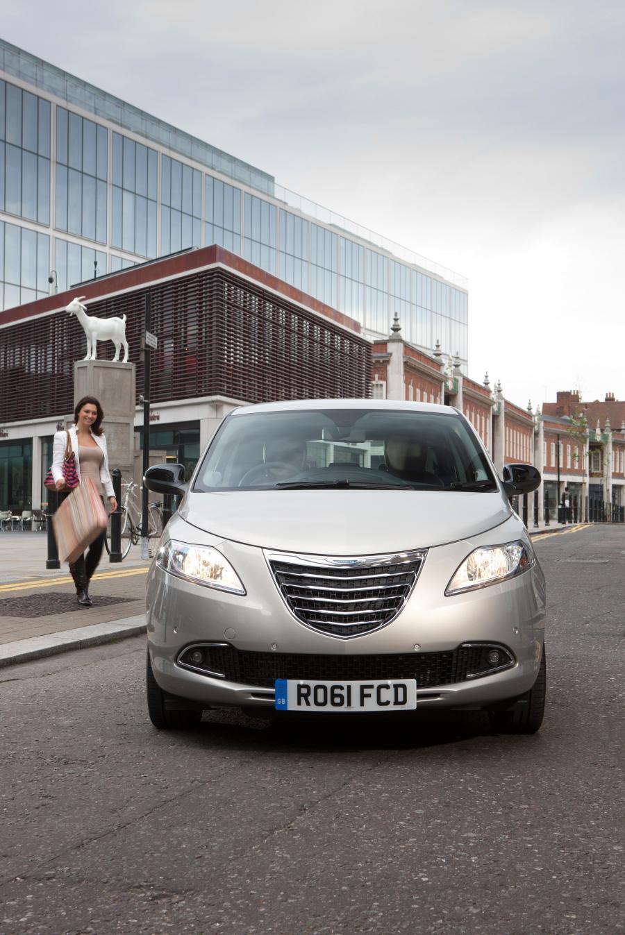  Chrysler Ypsilon 2011 года  (фото 17 из 50)